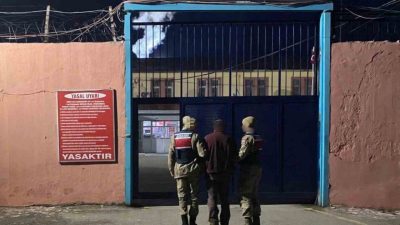 Erzurum’un İspir ilçesinde düzenlenen operasyonda hakkında kesinleşmiş hapis cezası bulunan