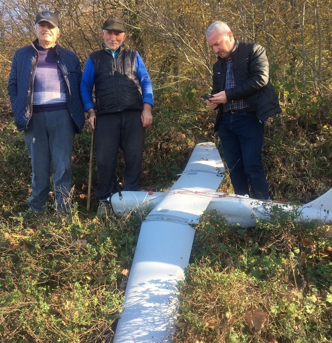 Kocaeli’nin İzmit ilçesindeki kırsal alana düşen insansız hava aracı (İHA)