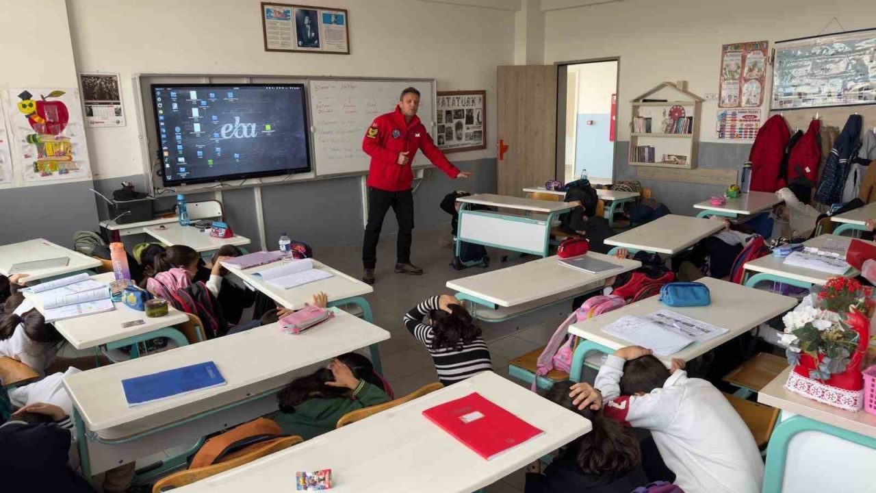 Bursa İl Jandarma Komutanlığı’na bağlı Jandarma Arama Kurtarma (JAK) timleri,