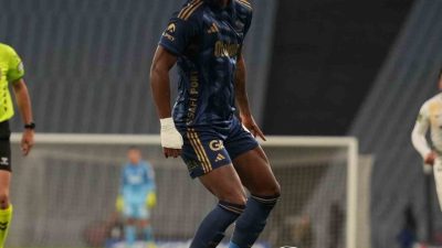 Fenerbahçe’nin Kolombiyalı forveti Jhon Duran, Eyüpspor ağlarını sarsarak ligdeki 3.