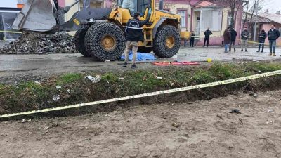 Kağızman’da emekli imamın feci sonu, kepçe altında kalan imam hayatını