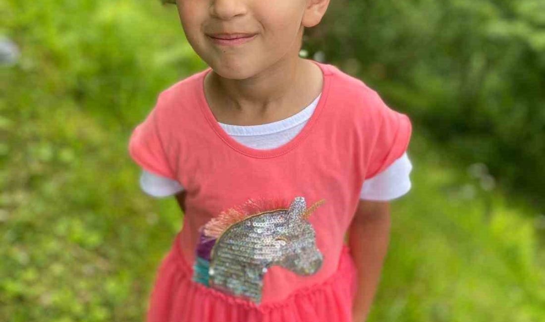 Trabzon’un Araklı ilçesinde geçtiğimiz Cuma günü kaldırımda yürürken babaannesi ve