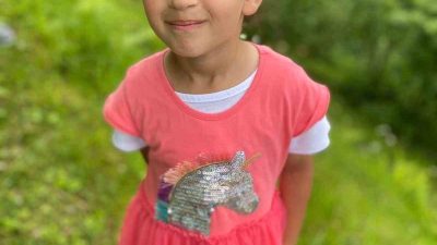 Trabzon’un Araklı ilçesinde geçtiğimiz Cuma günü kaldırımda yürürken babaannesi ve