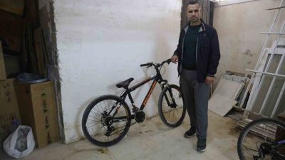 Hatay’da apartmanın bodrum katında bulunan bisikleti ve eşyaları çalan hırsız,