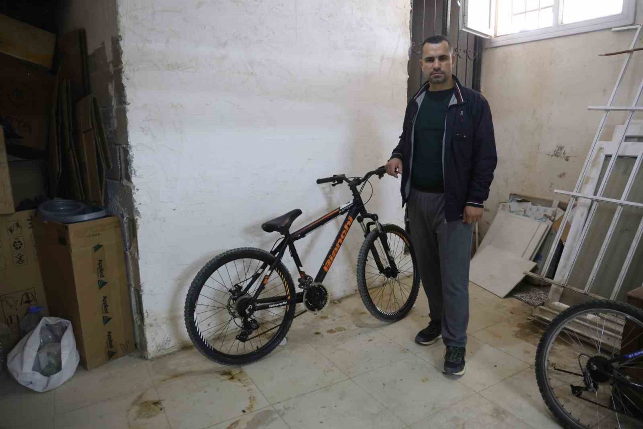 Hatay’da apartmanın bodrum katında bulunan bisikleti ve eşyaları çalan hırsız,