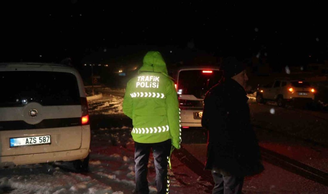 Erzincan’da kar ve tipi nedeniyle iki ana yol ulaşıma kapatıldı.