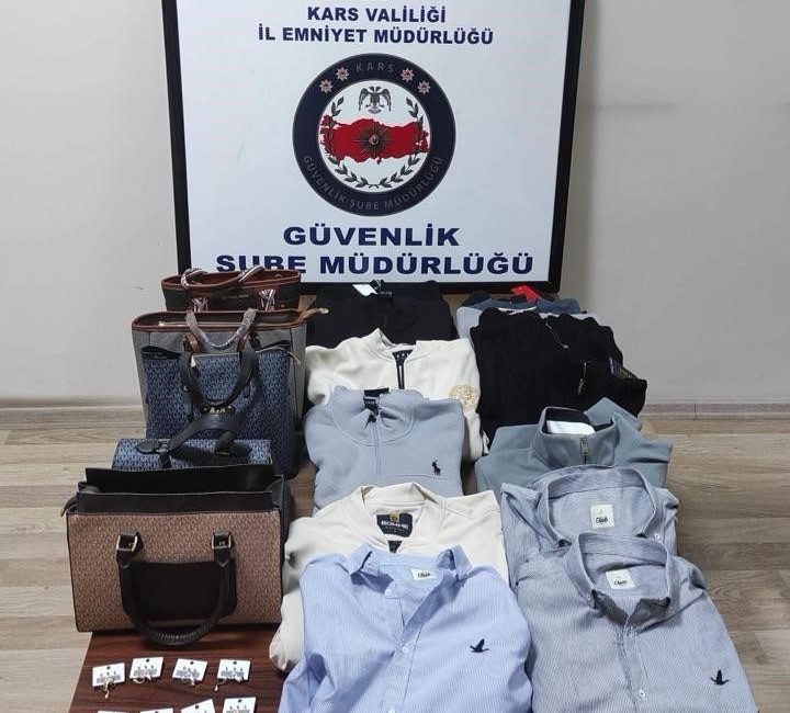 Kars’ta polis, çeşitli firmalara ait markaların taklit ürünlerini satan 5
