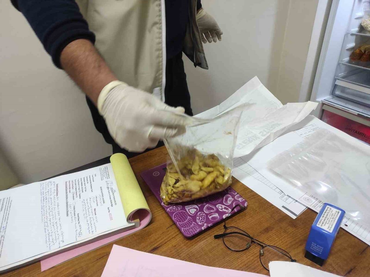 Kars’ta gıda denetim ve kontrolleri sürüyor. Ekipler, toplu tüketim işletmelerinde