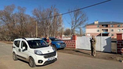 Kars’ta 62 ekip, 246 jandarmanın katılımıyla “Huzurlu Okul Önleri ve