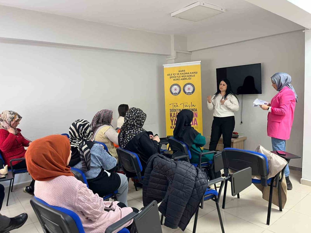 Kars’ta kadınlara yönelik bilgilendirme çalışmaları kapsamında Kadın Destek Uygulaması (KADES)