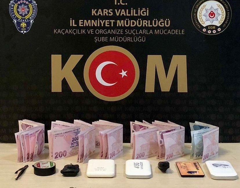 Kars’ta MTSK sınavına operasyon düzenlendi. Operasyonda çok sayıda kopya çekme