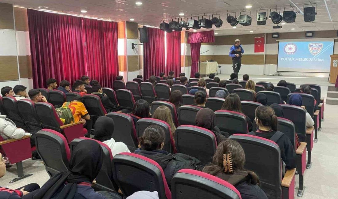 Kars’ta öğrencilere polislik mesleğini tanıtmak amacıyla bilgilendirme etkinliği düzenlendi. Polis