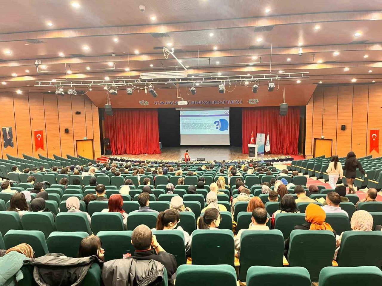 Kars’ta polis, üniversite öğrencilerine yönelik “Terör ve Terör Örgütleri”, “İlin