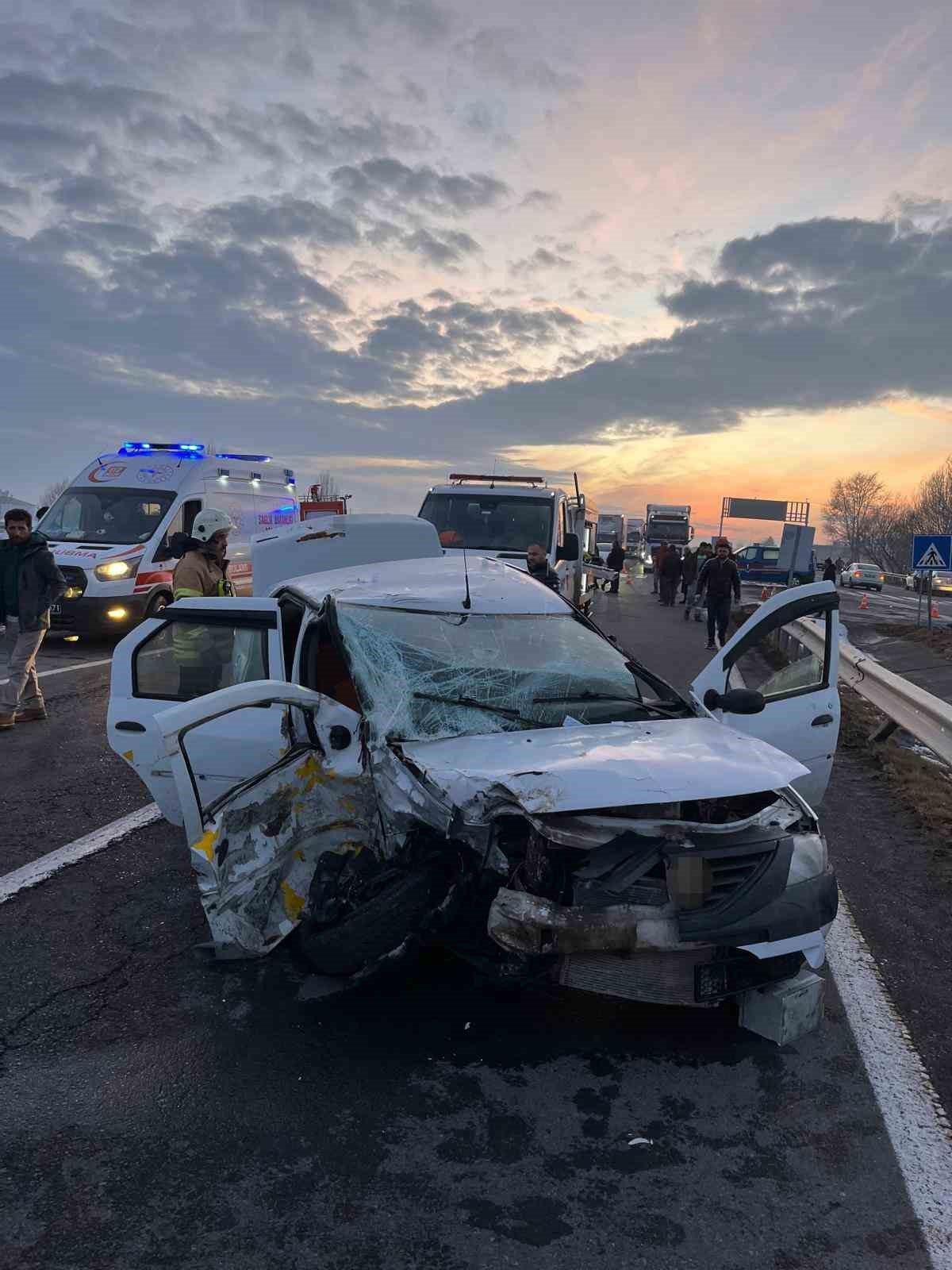 Kars’ta meydana gelen trafik kazasında 3 kişi yaralandı. Kaza, Kars-Selim-Sarıkamış