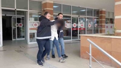 Kastamonu’da çaldıkları otomobille birlikte yakalanan 2 şüpheliden 1’i tutuklandı. Edinilen