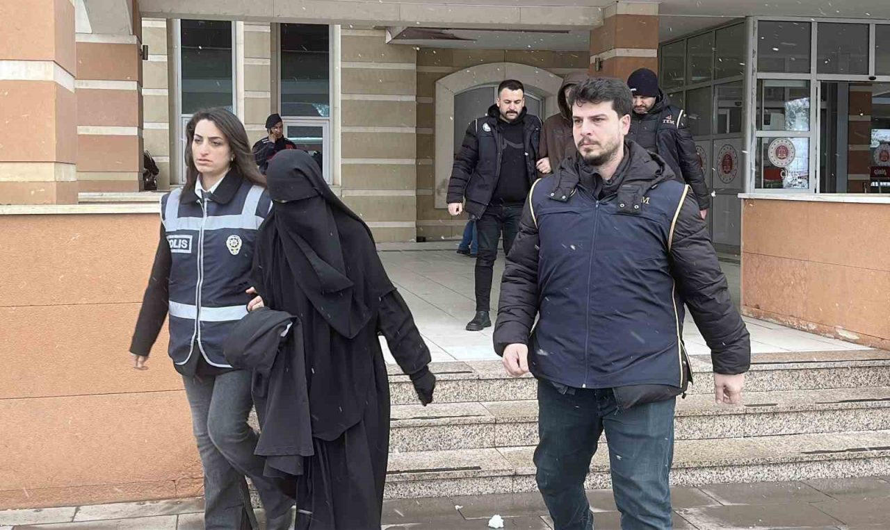 Kastamonu’da DEAŞ silahlı terör örgütüne yönelik düzenlenen operasyonda gözaltına alınan