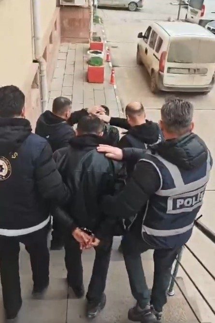 Kastamonu’da bir iş yerini kurşunladıkları gerekçesiyle gözaltına alınan 3 şüpheliden