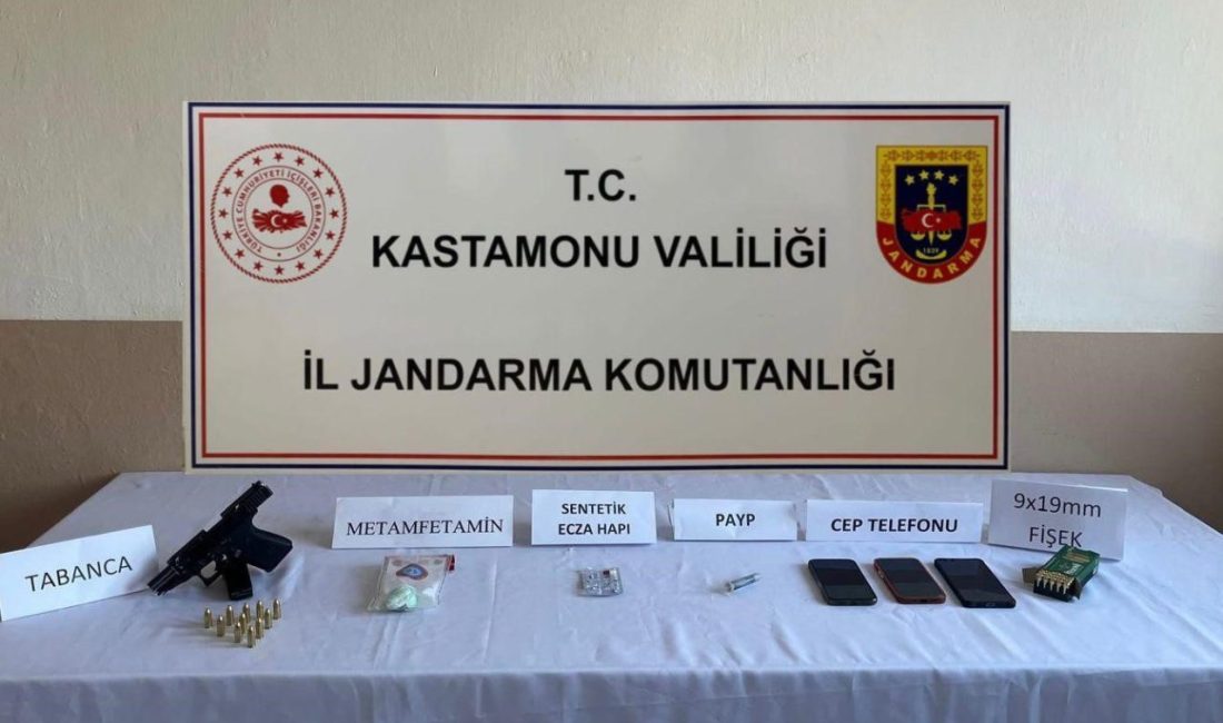 Kastamonu’da polis ekipleri tarafından gerçekleştirilen uyuşturucu operasyonda gözaltına alınan şüphelilerden