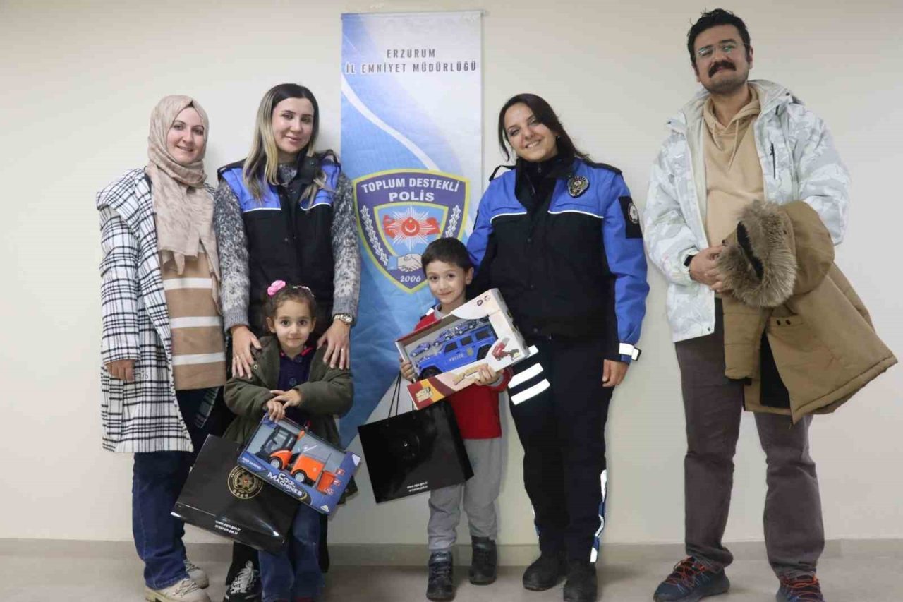 Erzurum’da polis yürekleri ısıtan bir davranış sergiledi ve bir çocuğun