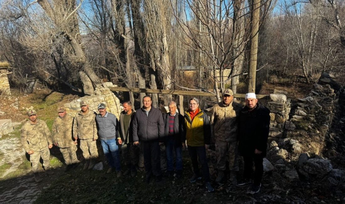 Kemaliye Kaymakamı Emirhan Arıkan, köy ziyaretleri kapsamında Harmankaya köyünü ziyaret