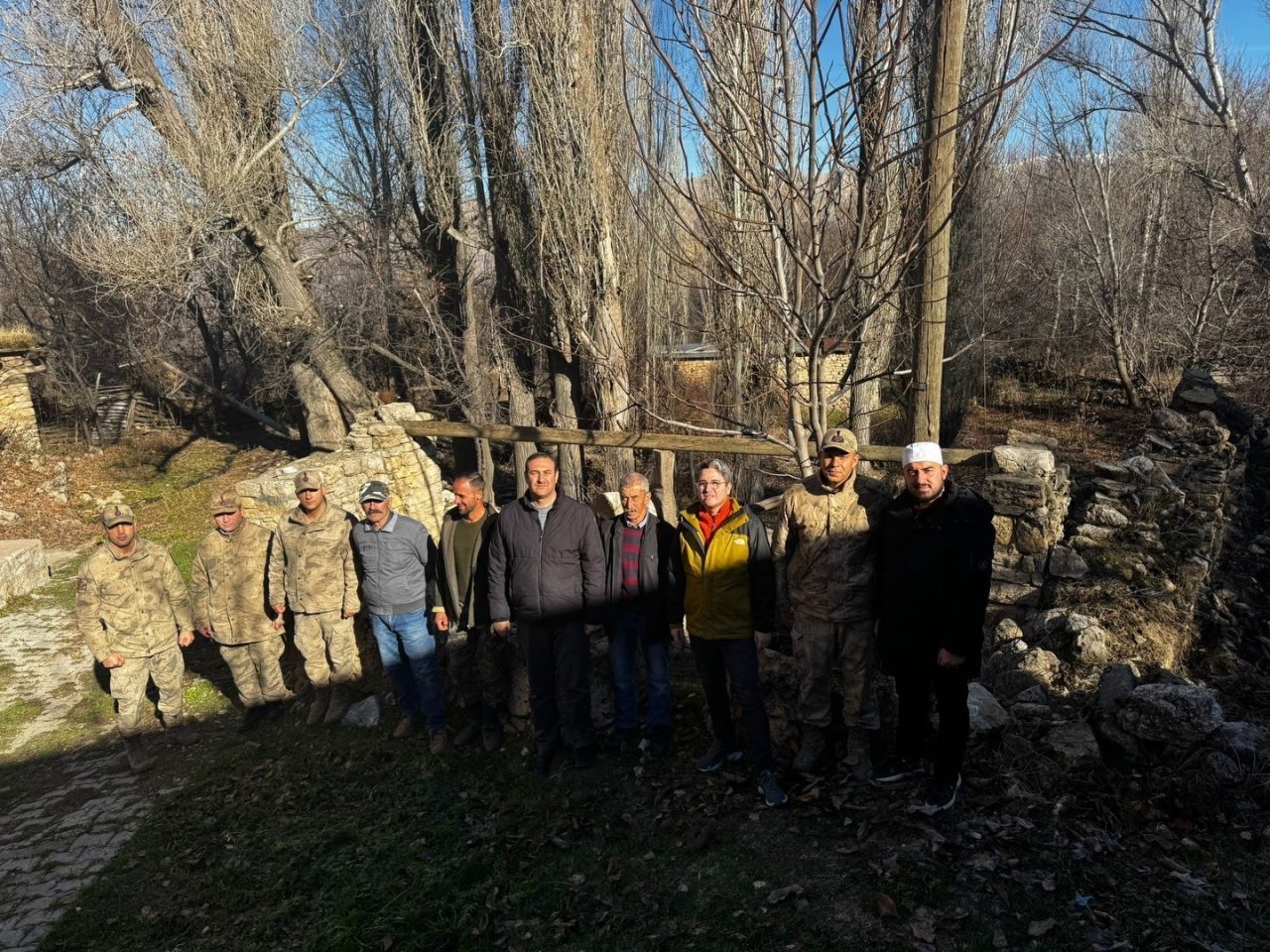 Kemaliye Kaymakamı Emirhan Arıkan, köy ziyaretleri kapsamında Harmankaya köyünü ziyaret