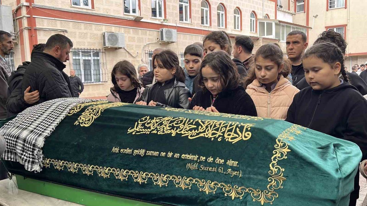 Kocaeli’nin Gebze ilçesinde okul çıkışında servis minibüsünün çarpması sonucu hayatını