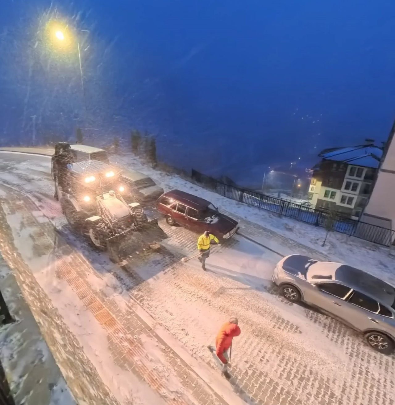 Kemaliye Belediye Başkanı Erdem Atmaca, ilçede etkili olan kar yağışının