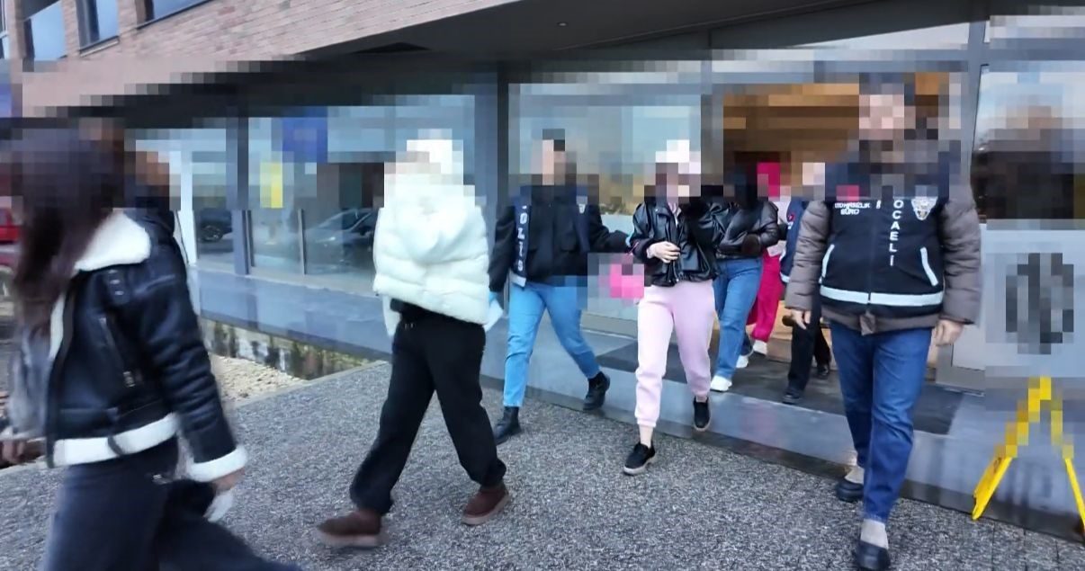Kocaeli merkezli 3 ilde düzenlenen eş zamanlı fuhuş operasyonunda 12