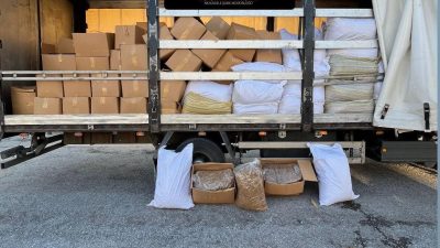 Kocaeli’de yaklaşan yılbaşı öncesi denetimlerini sıkılaştıran polis ekipleri tarafından düzenlenen