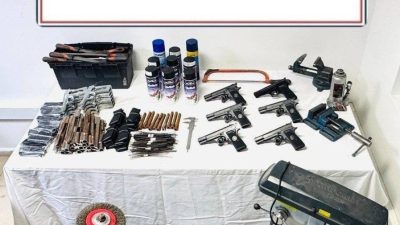 Kocaeli’nin Kartepe ilçesinde jandarma ekiplerince bir eve düzenlenen operasyonda, ruhsatsız