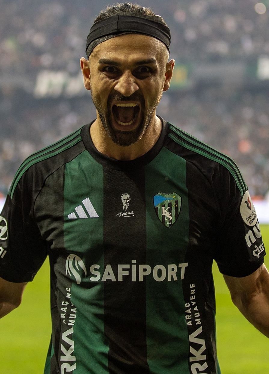 Fenerbahçe ile Galatasaray arasında oynanan derbiyi izlemeye gidenler arasında yer