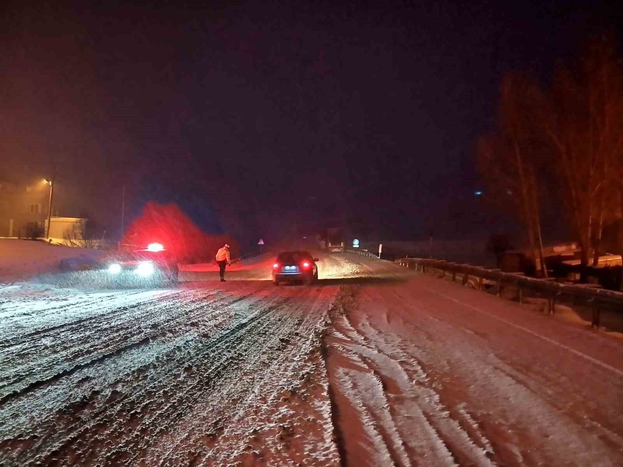 Bayburt genelinde etkili olan yoğun kar yağışı ve olumsuz hava