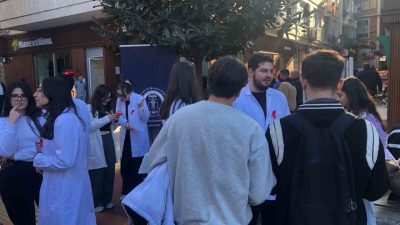 Karadeniz Teknik Üniversitesi (KTÜ) Tıp Fakültesi öğrencileri, AIDS’e karşı toplumda