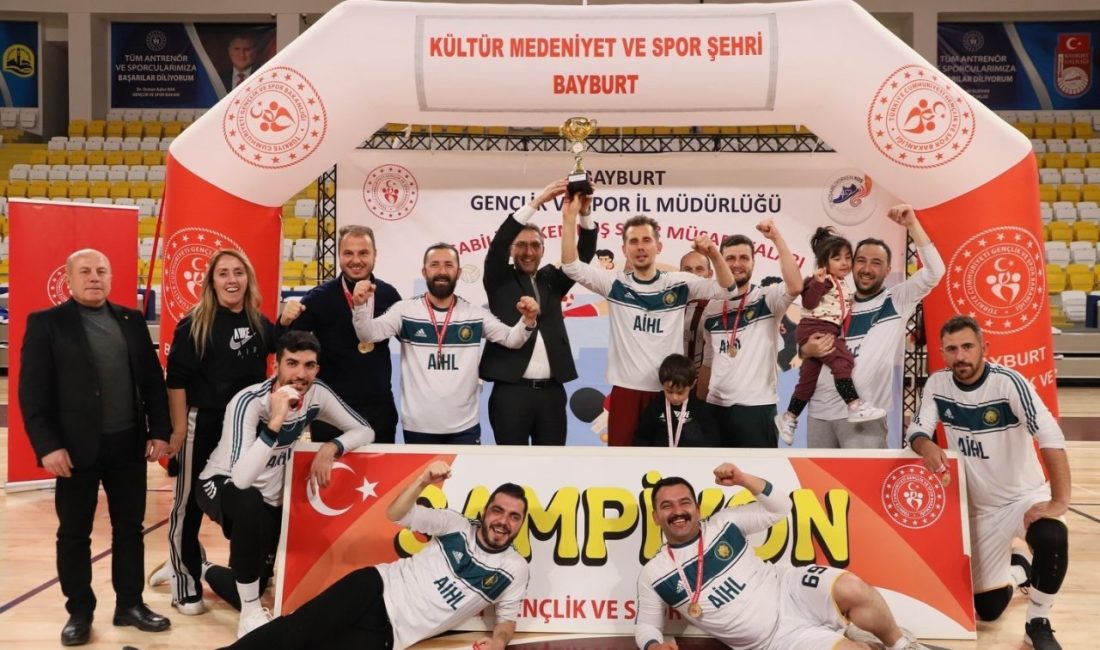 Kurumlar arası voleybol turnuvasında Bayburt İl Milli Eğitim Müdürlüğünü temsil