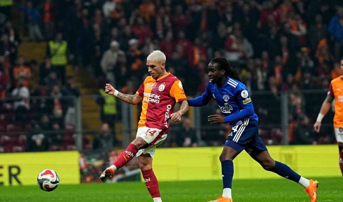 Galatasaray’ın Uruguaylı futbolcusu Lucas Torreira, Kasımpaşa maçında gördüğü sarı kartla