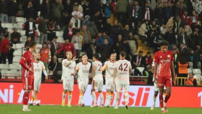 Galatasaray’ın Arjantinli futbolcusu Mauro Icardi, Antalyaspor maçıyla bu sezon Trendyol