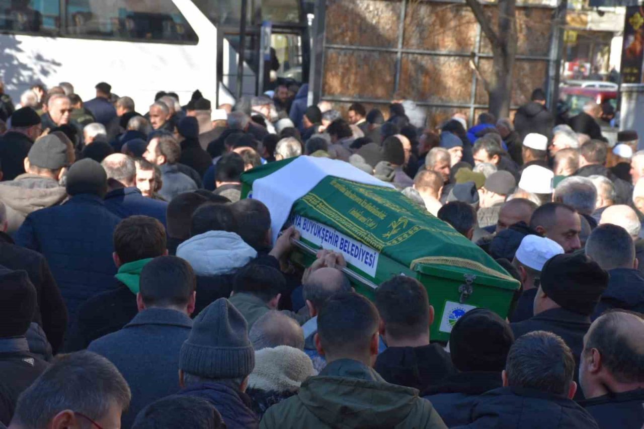 Umre ibadetini yerine getirmek için Sakarya’nın Hendek ilçesinden Mekke’ye giden