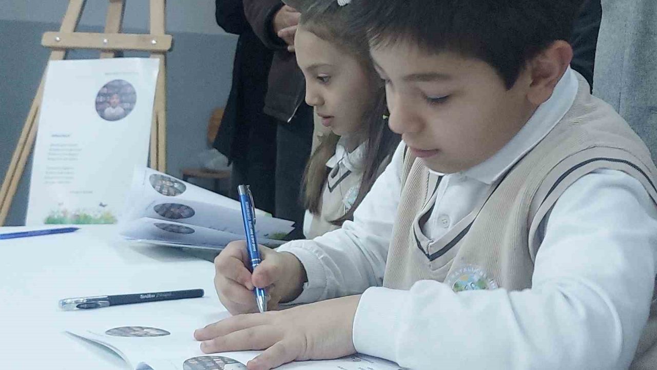 Erzurum’da ilkokul öğrencileri, tedavi gören arkadaşları için bir şiir kitabı