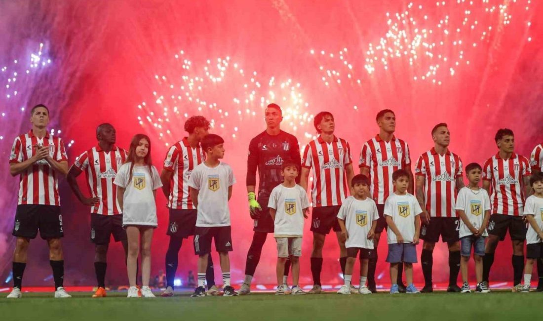Galatasaray’ın eski kalecisi ve kaptanı Fernando Muslera’nın formasını giydiği Estudiantes,