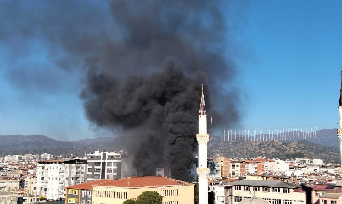 Aydın’ın Nazilli ilçesinde depreme dayanıksız olduğu gerekçesi ile yıkımı gerçekleştirilen