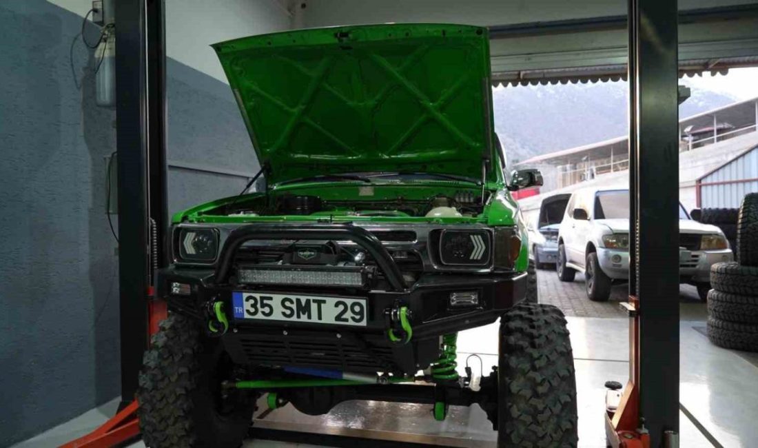 Gümüşhane Off-Road Kulübü (GÜMOFF) üyelerine ait park halindeki bir off-road