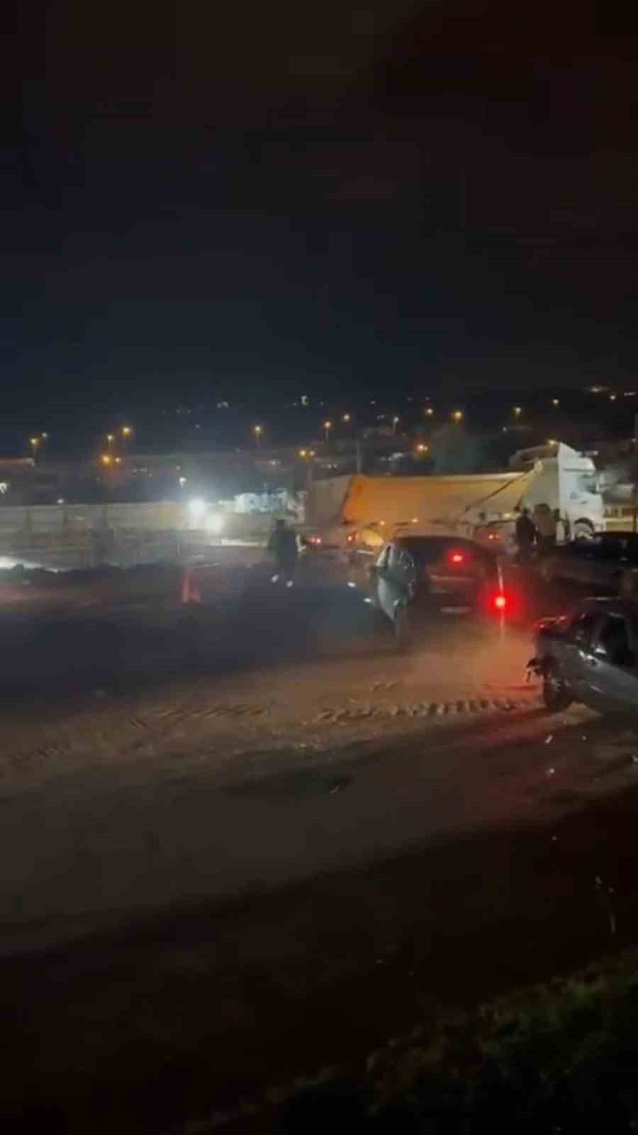 Kocaeli’nin Derince ilçesinde maddi hasarlı kazanın ardından taraflar arasında tartışma