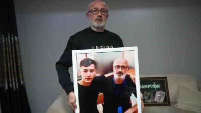 Kocaeli’de bıçaklanarak öldürülen gencin babası, yürek burkan sözlerle adalet istedi.