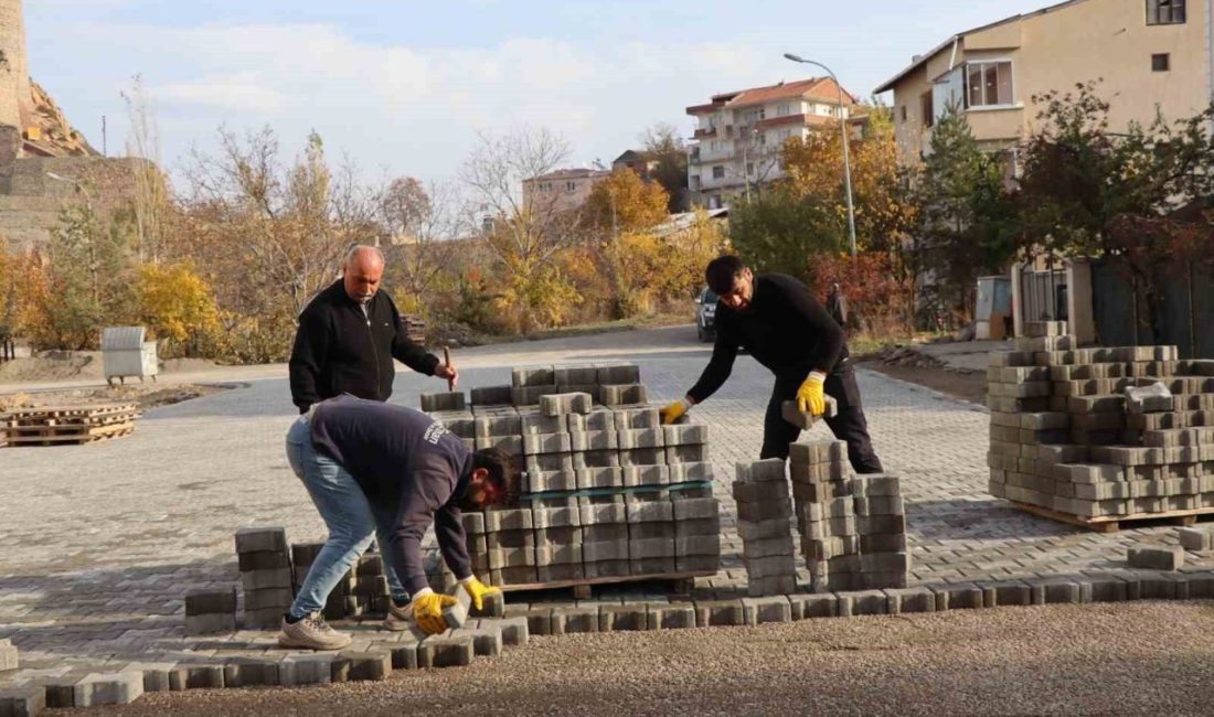 Erzurum’un Oltu ilçesi merkez ve mahallelerinde devam eden yol yapım