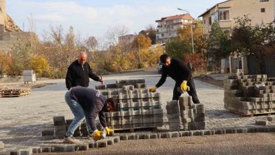 Erzurum’un Oltu ilçesi merkez ve mahallelerinde devam eden yol yapım