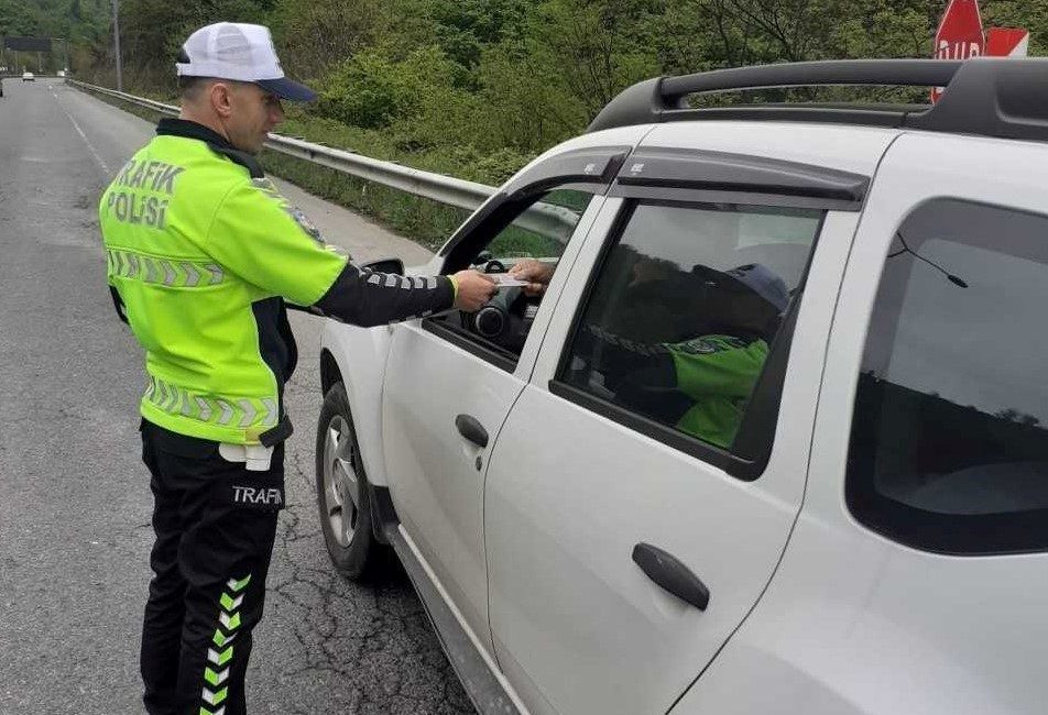 Ordu’da polis ekipleri tarafından trafik kazalarını azaltmaya yönelik yapılan denetimlerde,