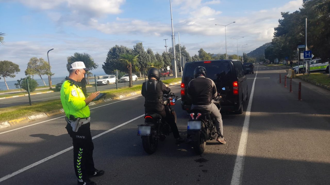 Ordu’da polis ekipleri tarafından trafik kazalarını azaltmaya yönelik yapılan denetimlerde