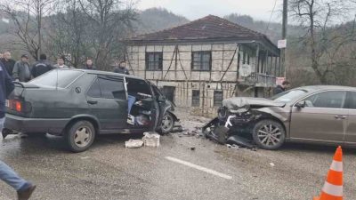 Ordu’nun Fatsa ilçesinde Tofaş otomobil ile bir aracın çarpıştığı kazada