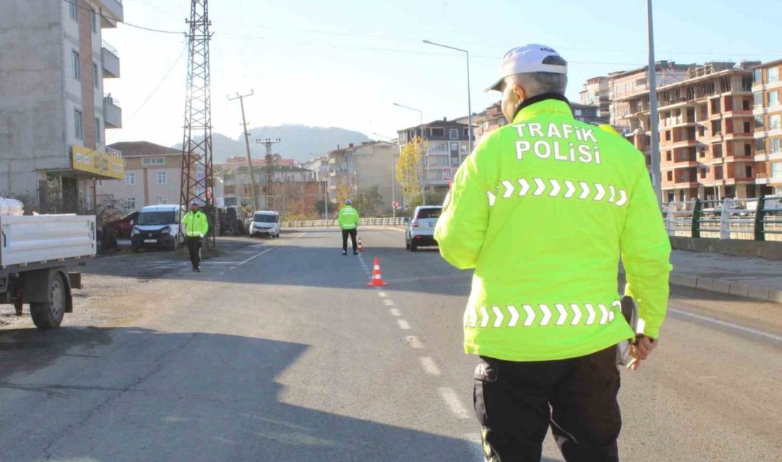 Ordu’nun Ünye ilçesinde polis ekipleri tarafından gerçekleştirilen denetimlerde, kurallara uymayan