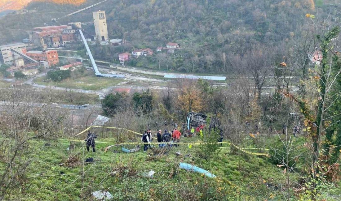 Zonguldak’ta 1 öğrencinin hayatını kaybettiği, 18 öğrenci ile sürücünün yaralandığı